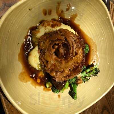 Harvester Coed-y-goras