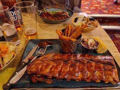 Harvester Coed-y-goras