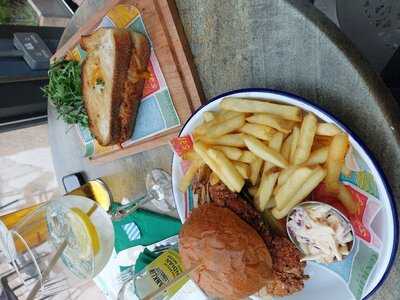 Lake View Garden Bar