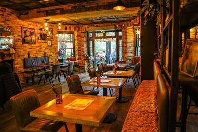 Lake View Garden Bar