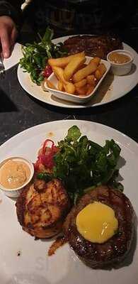 Bourgee Steak Lobster Luxe Lounge