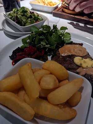 Bourgee Steak Lobster Luxe Lounge