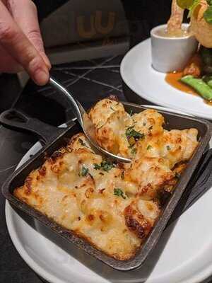 Bourgee Steak Lobster Luxe Lounge