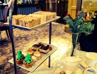 The Bar & Lounge At The Midland