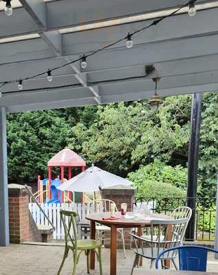 Kuddles Bar And Grill