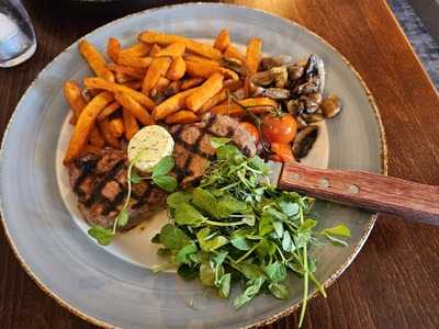 Kuddles Bar And Grill