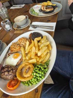 Kuddles Bar And Grill