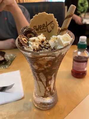 Sweet The Dessert Shop