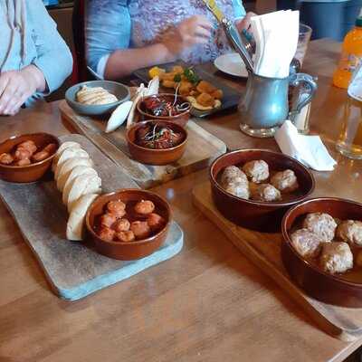 Golden Lion At Settle