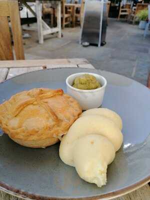 Golden Lion At Settle