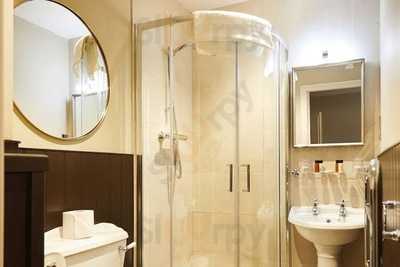 Golden Lion At Settle