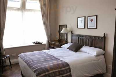 Golden Lion At Settle