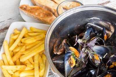 Playhouse Bar & Kitchen