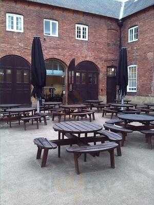 Cafe In The Courtyard