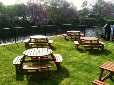 The Pear Tree Bar And Restaurant