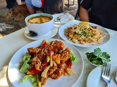 In Thais Cafe & Noodle Bar