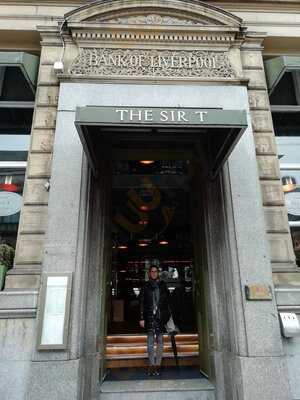 The Sir Thomas Hotel, Lounge Bar & Restaurant