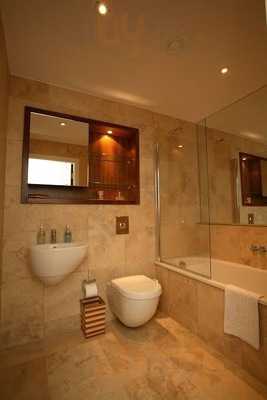 The Sir Thomas Hotel, Lounge Bar & Restaurant