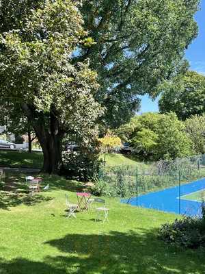 Dishy Brighton Blakers Cafe