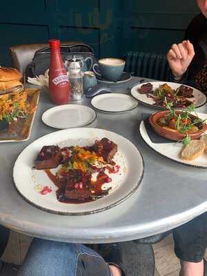 Lindley Tap Bar & Grill - Photo 8