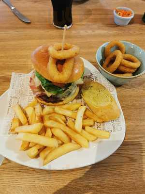 Coast House Bar And Grill