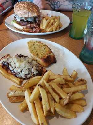 Coast House Bar And Grill