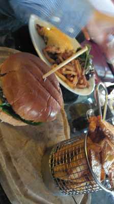 La Pharmacie Bar & Grill