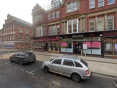 La Pharmacie Bar & Grill