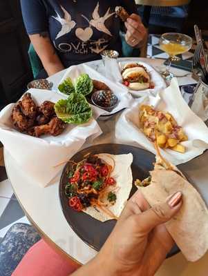 The Royal Pavilion Tavern