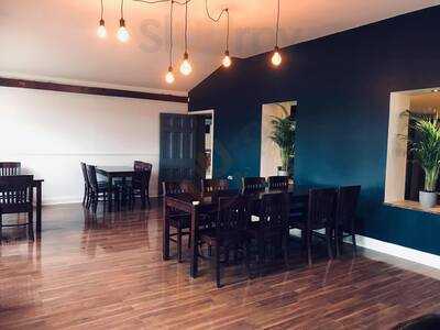 The Queens Head Bar & Restaurant