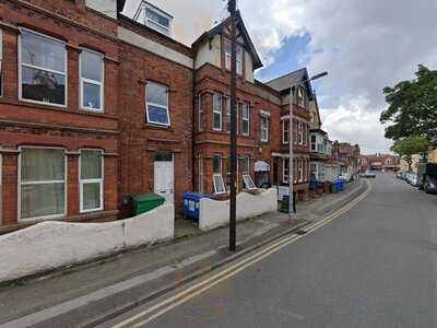 The Lounge Cafe & Bar