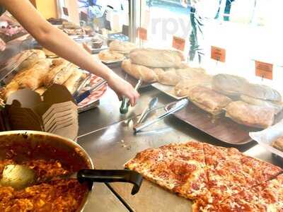 Amaretto Delicatessen