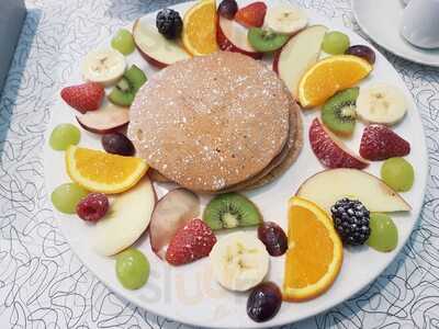 Chez Frenlee's At The Warsaw Diner