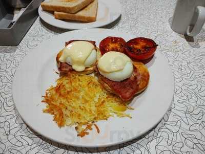 Chez Frenlee's At The Warsaw Diner