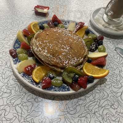 Chez Frenlee's At The Warsaw Diner