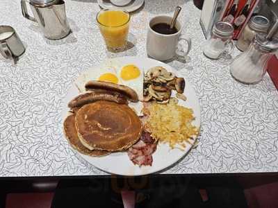 Chez Frenlee's At The Warsaw Diner