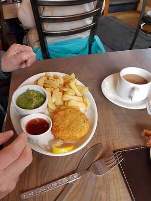 Drakes Fish And Chip Restaurant And Take Away