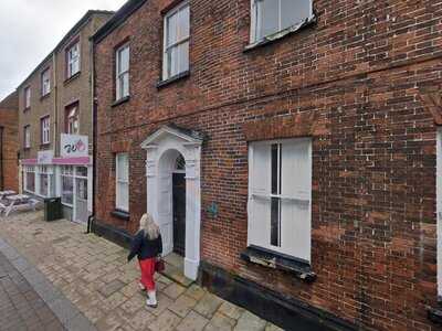 Lulus Chippy & Restaurant