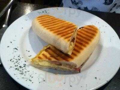 Toff's Bar And Brasserie