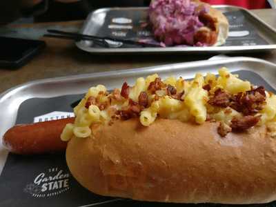 Primo's Gourmet Hot Dogs - Photo 8