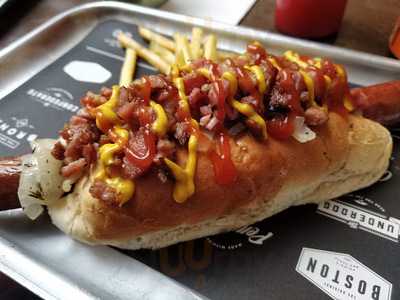 Primo's Gourmet Hot Dogs - Photo 7