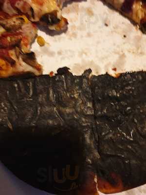 La Salsa Pizzeria - Photo 7