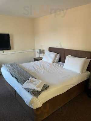 Rose And Crown Hotel