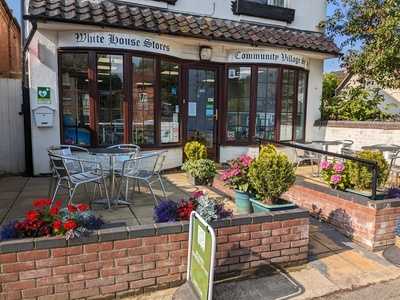 White House Stores Comminity Shop