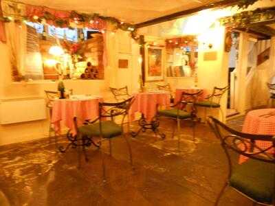 Le Jardin Cafe & Petit Bistro