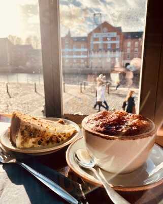 Lil's Bar And Bistro