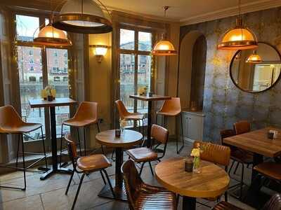 Lil's Bar And Bistro