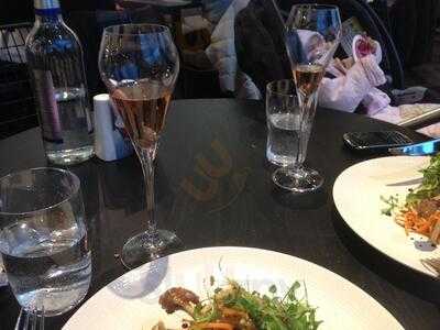 Moet Bar And Gallery Resturant