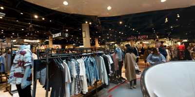 Moet Bar And Gallery Resturant