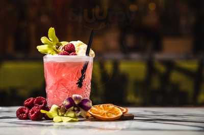 Moet Bar And Gallery Resturant